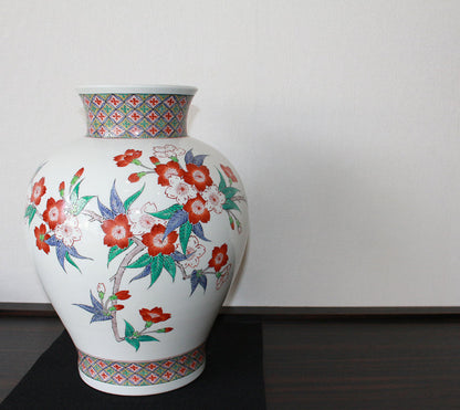 25276 14th generation Sakaida Kakiemon (Muddy hand cherry blossom pattern vase) 