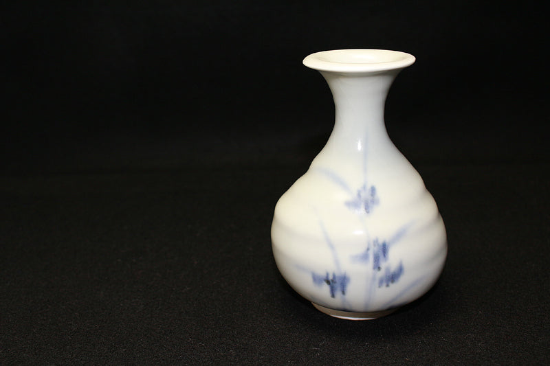 22764 Living National Treasure TSUKAMOTO Kaiji (Blue and white sake bottle) 