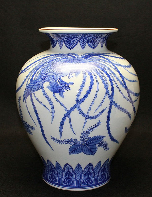 23407 The legendary Kyokushin ware, purveyor to the Imperial Household Agency, the Imperial kiln maker, 14th generation Hitachi Tsuji (blue and white paulownia flower vase with double phoenix design)