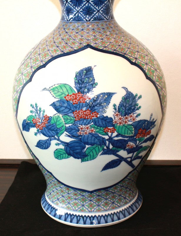 22010 Living National Treasure Imaemon Imaizumi 13th (Colored Nabeshima Two-sided Flower Pattern Vase)