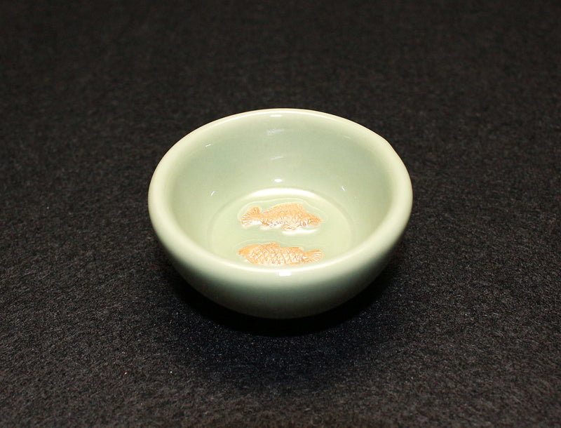 22139 Order of Culture Kusube Yaichi (Celadon double fish design cup) 