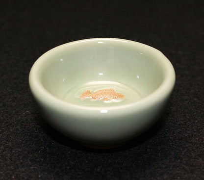 22139 Order of Culture Kusube Yaichi (Celadon double fish design cup) 