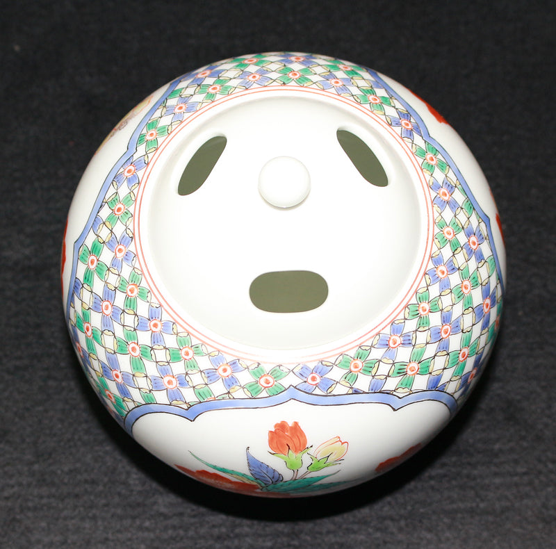 22791 Living National Treasure 14th Generation Sakaida Kakiemon (Muddy Hand Three-Sided Flower Pattern Incense Burner) 