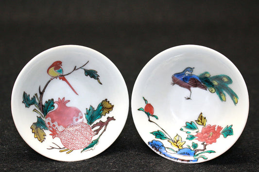 24102 Tokuda Yasokichi I (Pair of illustrated sake cups) 