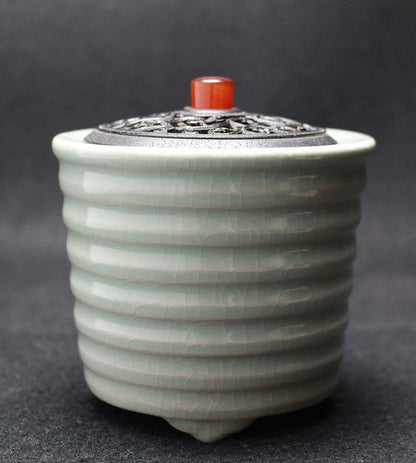 24066 Imperial Household Artist, Ceramic Master Hazan Itaya (Celadon Incense Burner) 