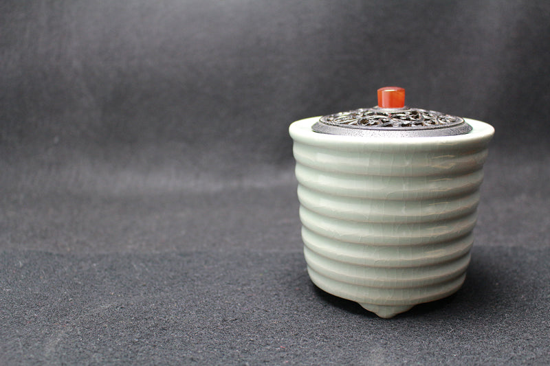 24066 Imperial Household Artist, Ceramic Master Hazan Itaya (Celadon Incense Burner) 