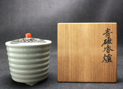 24066 Imperial Household Artist, Ceramic Master Hazan Itaya (Celadon Incense Burner) 