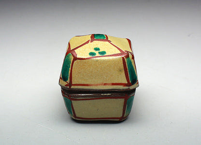 21975 Living National Treasure HAMADA Shoji (Ryukyu Kiln Red Painting Box)