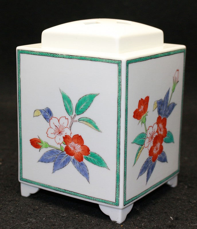 25378 14th generation Sakaida Kakiemon (cloudy hand cherry blossom incense burner) 