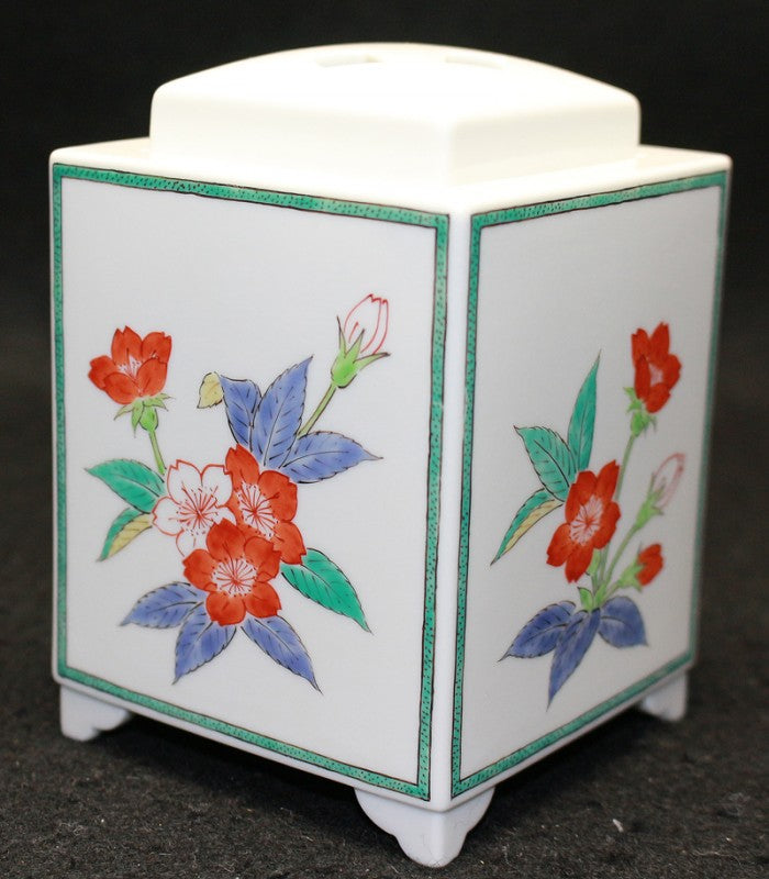 25378 14th generation Sakaida Kakiemon (cloudy hand cherry blossom incense burner) 