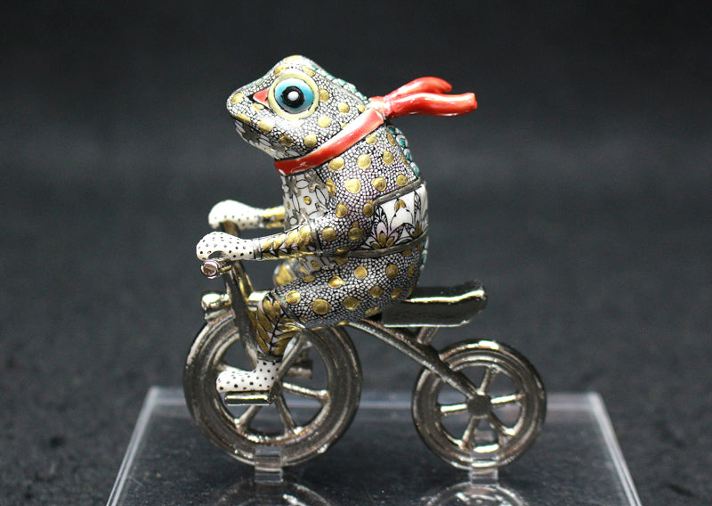25370 Kazuyoshi Kitamura (Line drawing, color painting, gold leaf "Frog going out") 