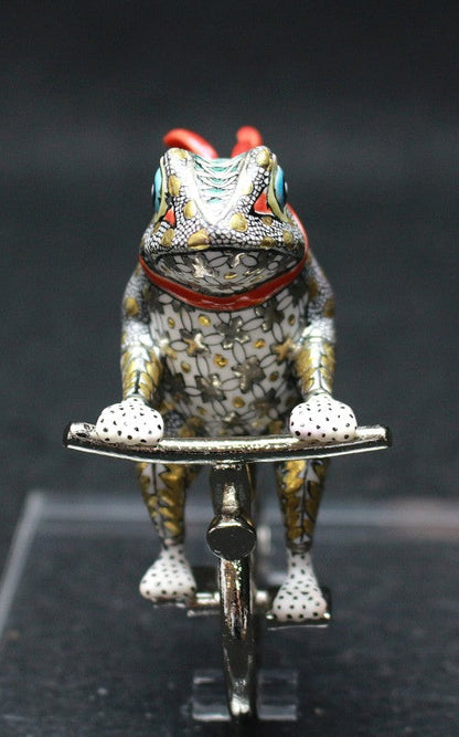 25370 Kazuyoshi Kitamura (Line drawing, color painting, gold leaf "Frog going out") 