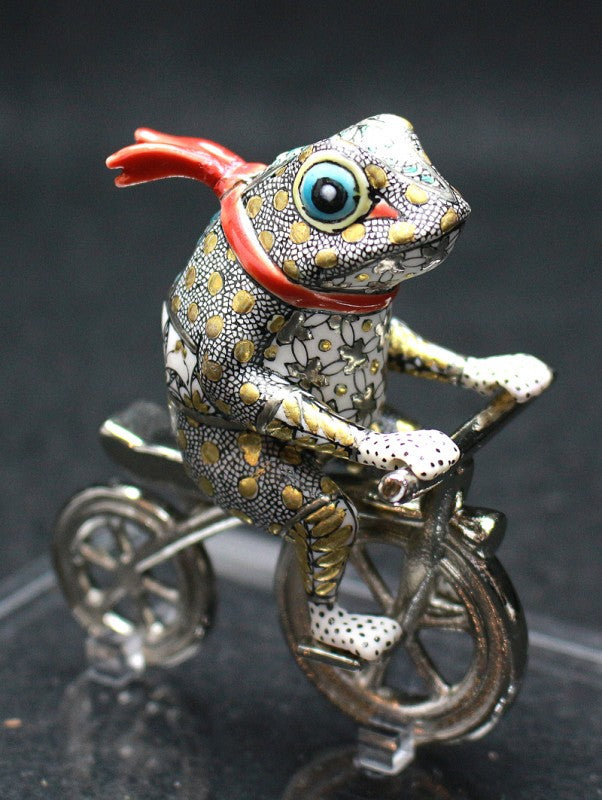 25370 Kazuyoshi Kitamura (Line drawing, color painting, gold leaf "Frog going out") 