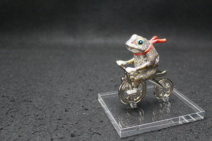 25370 Kazuyoshi Kitamura (Line drawing, color painting, gold leaf "Frog going out") 