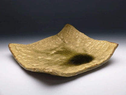 19959 Kitaoji Rosanjin (Iga glaze shinogi square bowl)