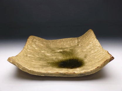 19959 Kitaoji Rosanjin (Iga glaze shinogi square bowl)