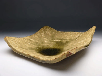 19959 Kitaoji Rosanjin (Iga glaze shinogi square bowl)