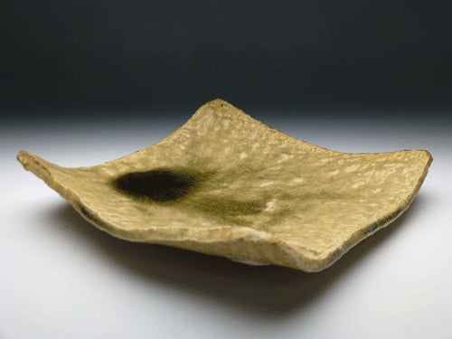 19959 Kitaoji Rosanjin (Iga glaze shinogi square bowl)