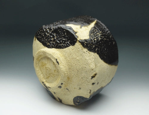 20088 KATO Takahiro (Black Oribe tea bowl)