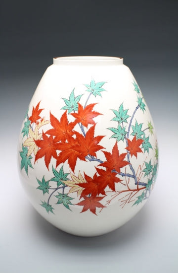 20443 14th generation Sakaida Kakiemon (Muddy hand maple leaf vase)