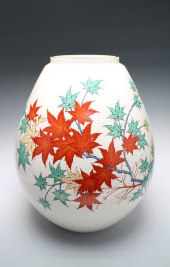 20443 14th generation Sakaida Kakiemon (Muddy hand maple leaf vase)