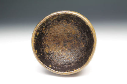 20472 MORI Togaku [Samukaze Kiln] (Bizen Kuinomi [Sake cup])