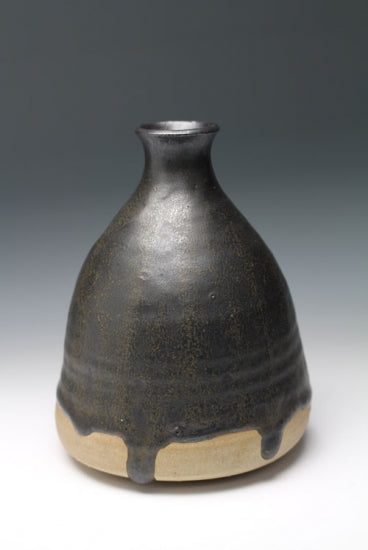 2050 FUHIRA Shin (Black glaze sake bottle)