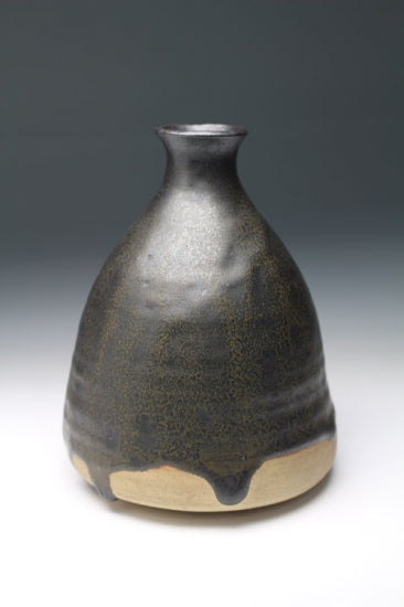 2050 FUHIRA Shin (Black glaze sake bottle)