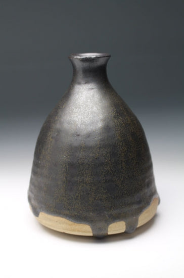 2050 FUHIRA Shin (Black glaze sake bottle)