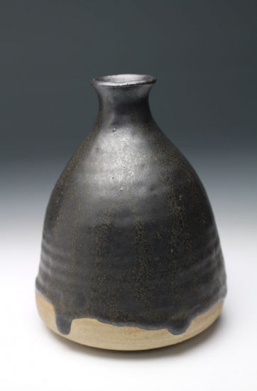 2050 FUHIRA Shin (Black glaze sake bottle)