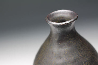 2050 FUHIRA Shin (Black glaze sake bottle)