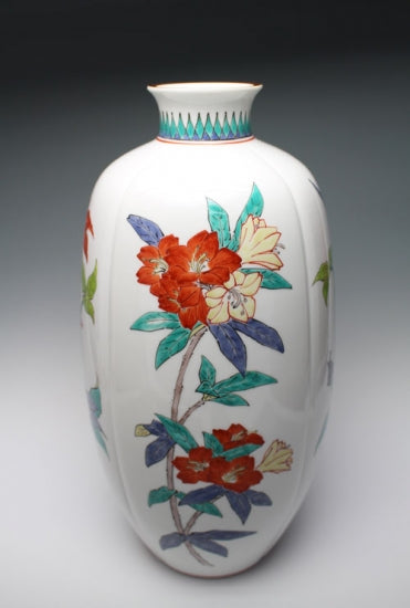 20166 14th generation Sakaida Kakiemon (Muddy hand stone flower iron line pattern vase)