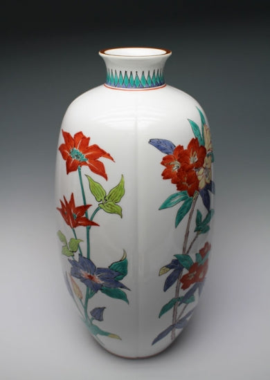 20166 14th generation Sakaida Kakiemon (Muddy hand stone flower iron line pattern vase)