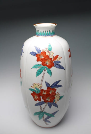 20166 14th generation Sakaida Kakiemon (Muddy hand stone flower iron line pattern vase)