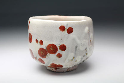 20695 Arakawa Toyozo (Red and white plum tea bowl)