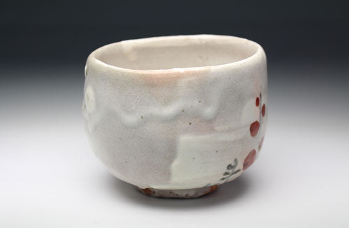 20695 Arakawa Toyozo (Red and white plum tea bowl)