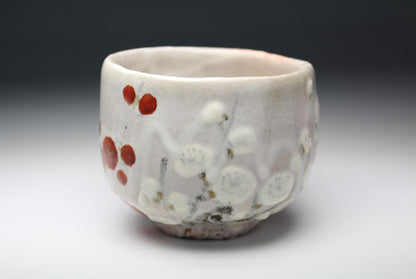 20695 Arakawa Toyozo (Red and white plum tea bowl)