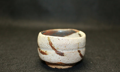 26130　人間国宝　金重陶陽	　灰釉鉄紋酒呑（於ハワイ大学・晃介識））　KANESHIGE Toyo