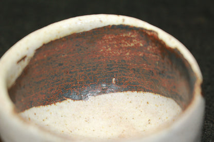 26130　人間国宝　金重陶陽	　灰釉鉄紋酒呑（於ハワイ大学・晃介識））　KANESHIGE Toyo