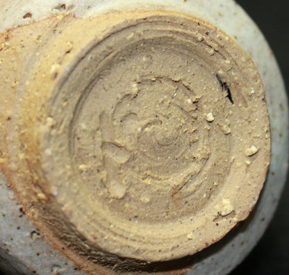 26130　人間国宝　金重陶陽	　灰釉鉄紋酒呑（於ハワイ大学・晃介識））　KANESHIGE Toyo