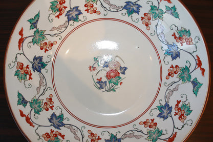 26134	１３代酒井田柿右衛門	  濁手葡萄りす文深鉢