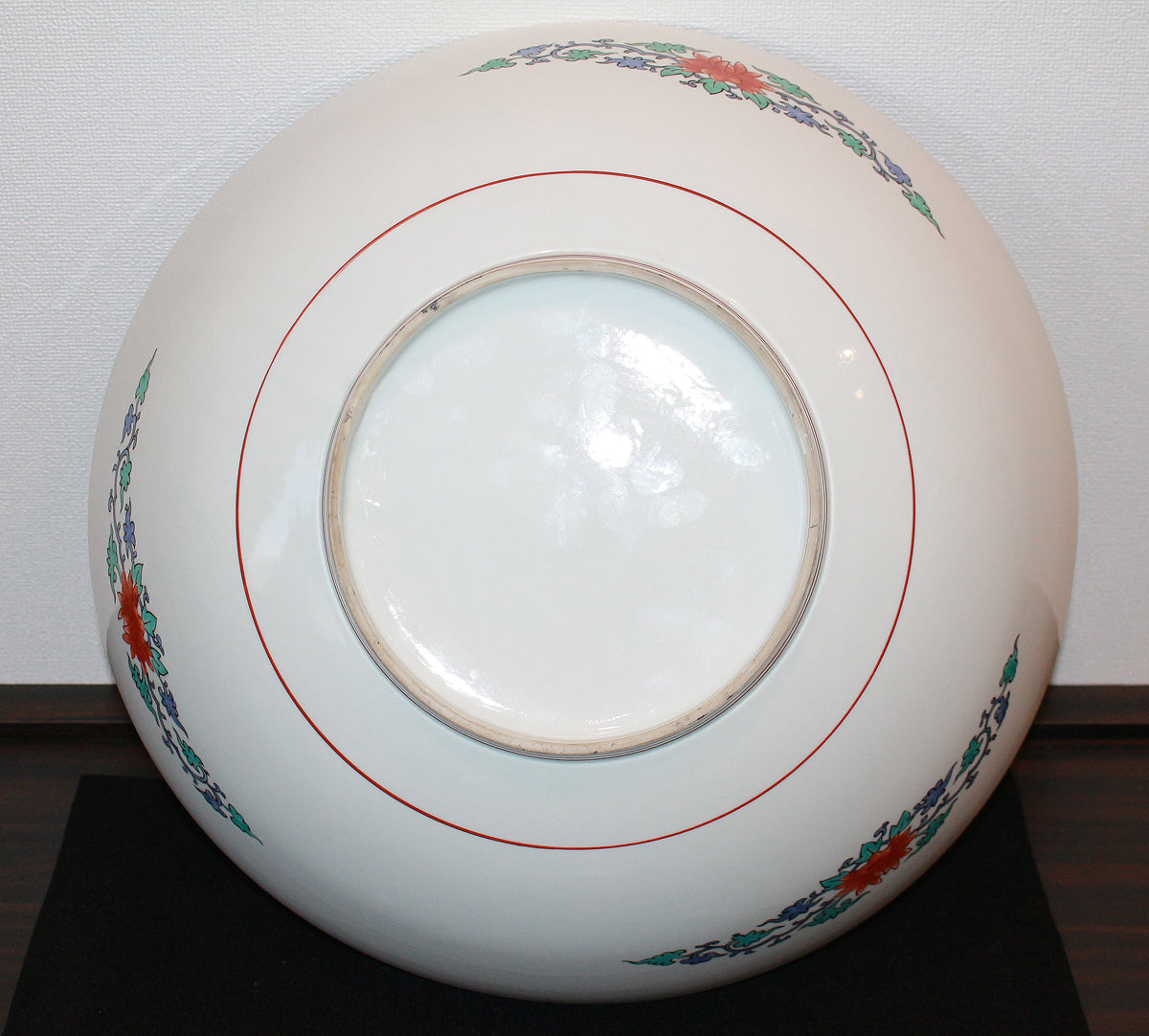 26134	１３代酒井田柿右衛門	  濁手葡萄りす文深鉢