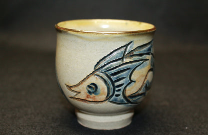 26143 　人間国宝　金城次郎　湯呑（魚海老文）　　KINJO　Jiro