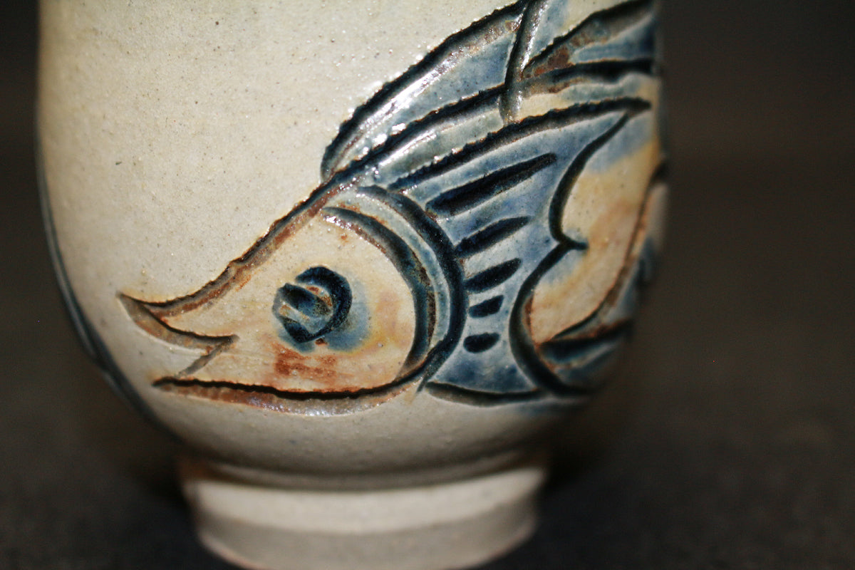 26143 　人間国宝　金城次郎　湯呑（魚海老文）　　KINJO　Jiro