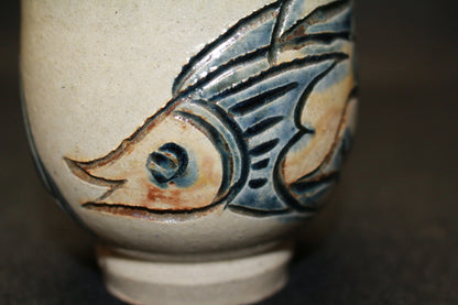 26143 　人間国宝　金城次郎　湯呑（魚海老文）　　KINJO　Jiro