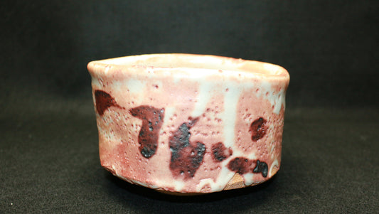 26146     加藤唐九郎	志野茶碗（昭和59年　1984年　玄　加藤唐九郎作品集　No.82掲載品）　  KATO Tokuro