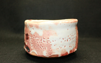 26146     加藤唐九郎	志野茶碗（昭和59年　1984年　玄　加藤唐九郎作品集　No.82掲載品）　  KATO Tokuro