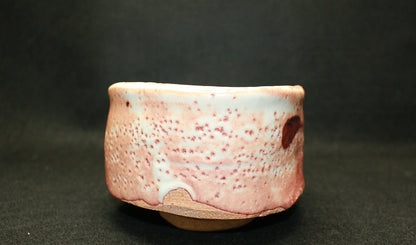 26146     加藤唐九郎	志野茶碗（昭和59年　1984年　玄　加藤唐九郎作品集　No.82掲載品）　  KATO Tokuro