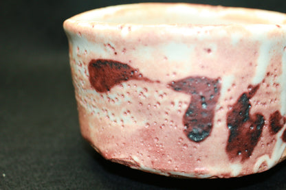 26146     加藤唐九郎	志野茶碗（昭和59年　1984年　玄　加藤唐九郎作品集　No.82掲載品）　  KATO Tokuro