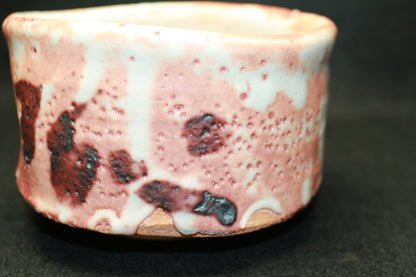 26146     加藤唐九郎	志野茶碗（昭和59年　1984年　玄　加藤唐九郎作品集　No.82掲載品）　  KATO Tokuro